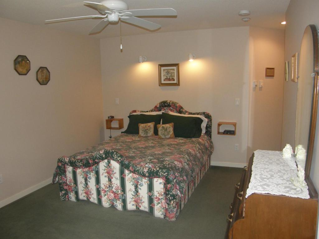 Cedar Wood Lodge Bed & Breakfast Inn Port Alberni Dış mekan fotoğraf