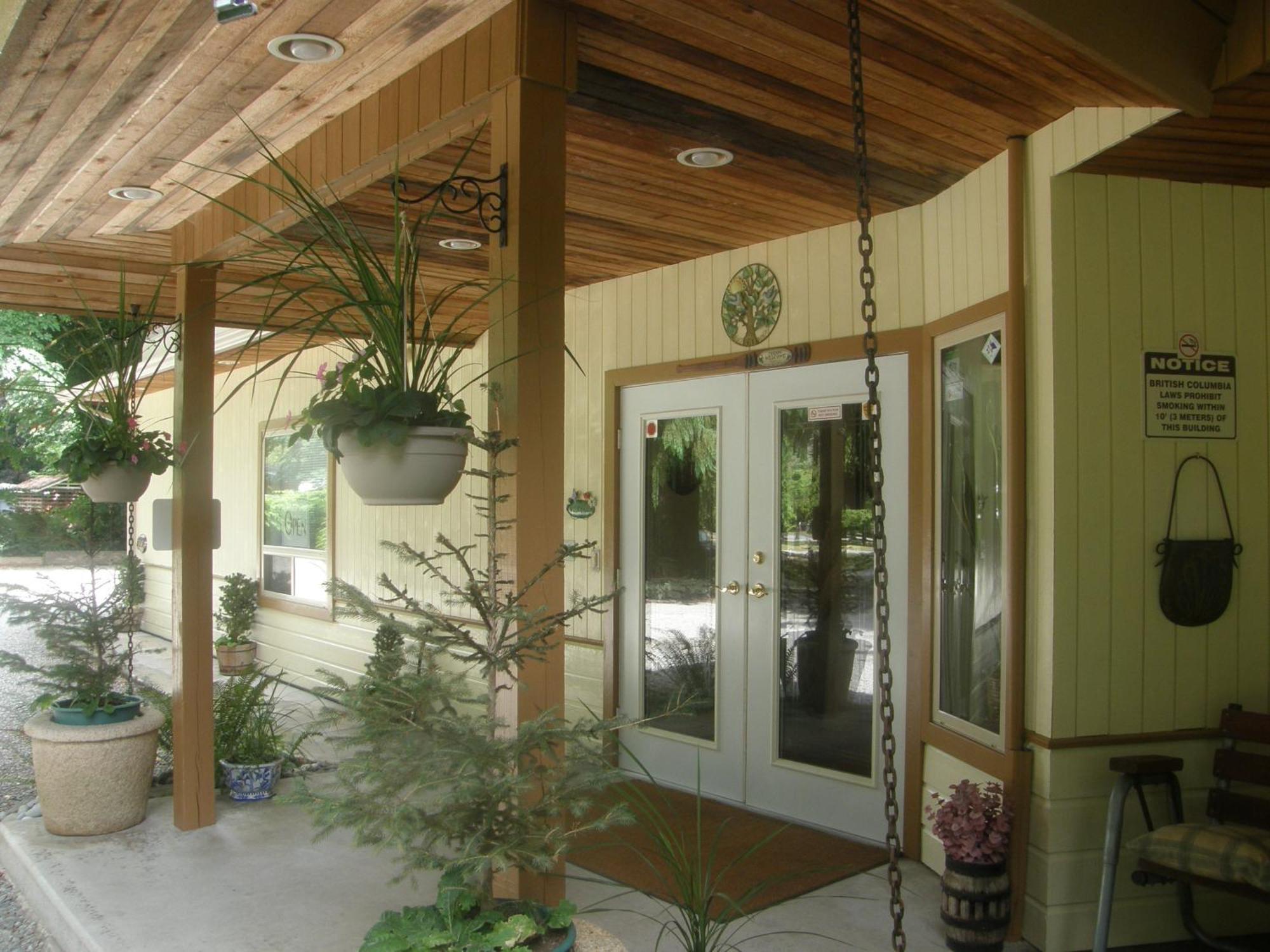 Cedar Wood Lodge Bed & Breakfast Inn Port Alberni Dış mekan fotoğraf