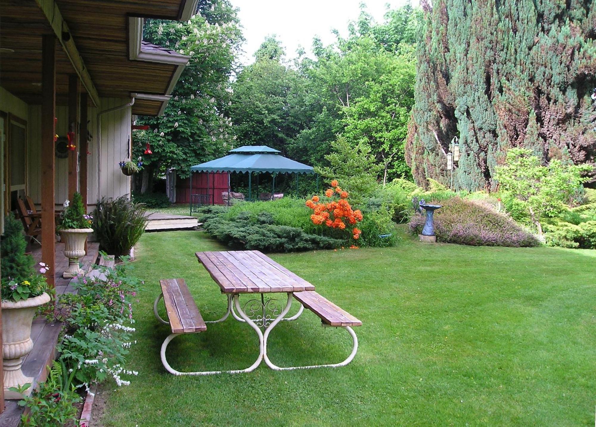 Cedar Wood Lodge Bed & Breakfast Inn Port Alberni Dış mekan fotoğraf