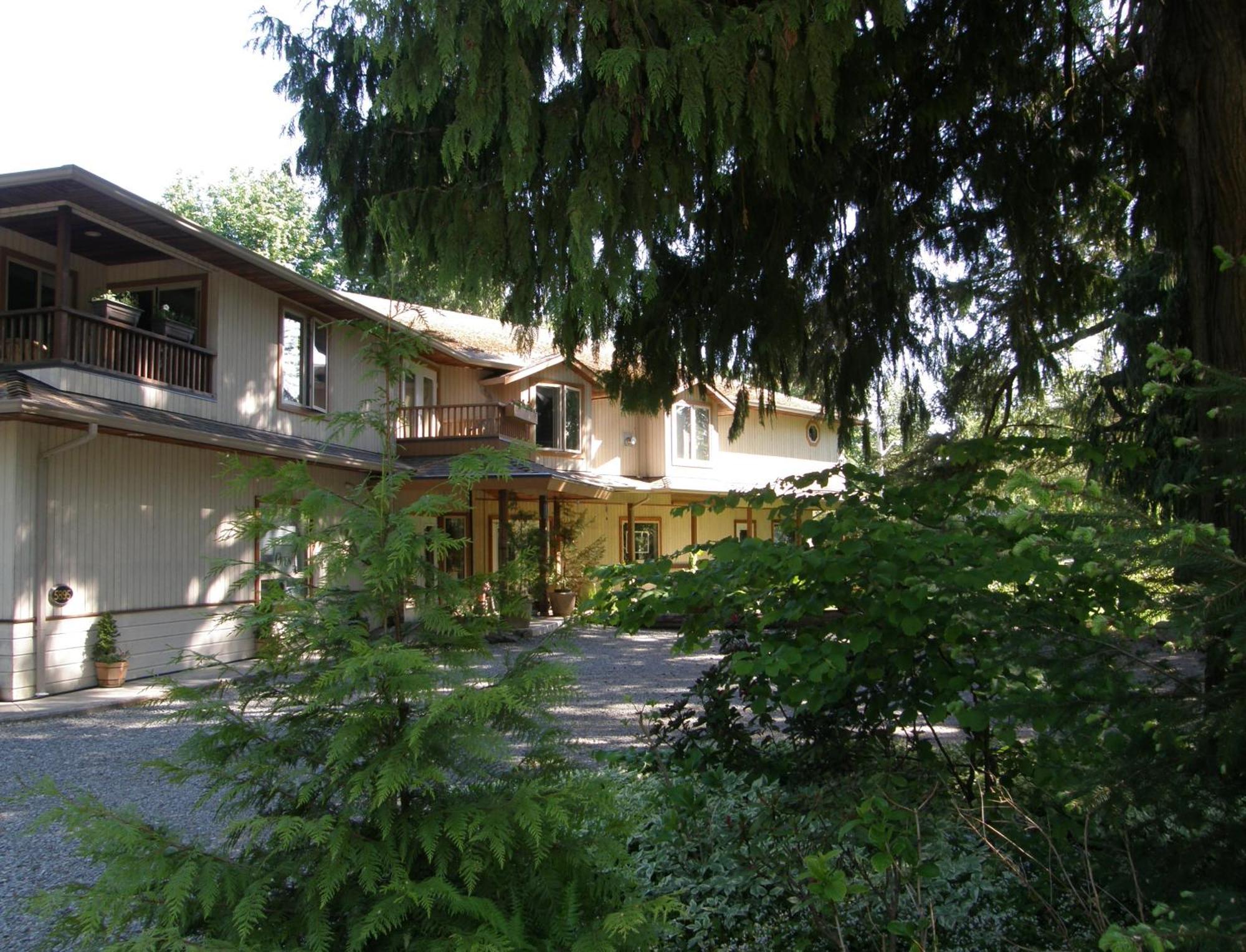 Cedar Wood Lodge Bed & Breakfast Inn Port Alberni Dış mekan fotoğraf
