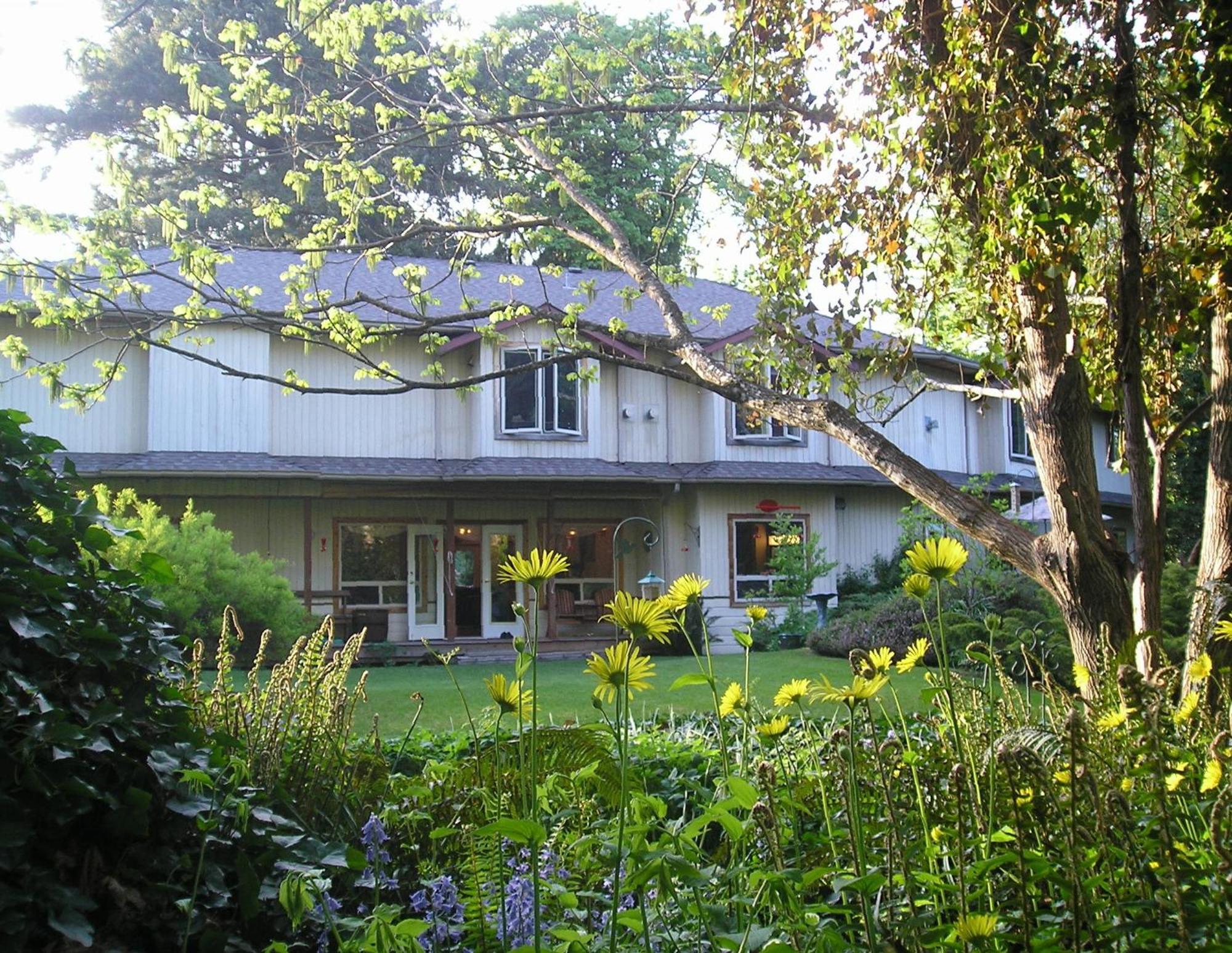 Cedar Wood Lodge Bed & Breakfast Inn Port Alberni Dış mekan fotoğraf