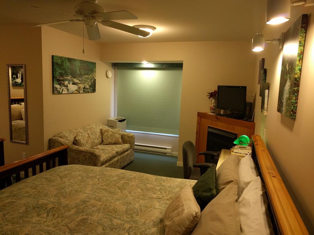Cedar Wood Lodge Bed & Breakfast Inn Port Alberni Dış mekan fotoğraf