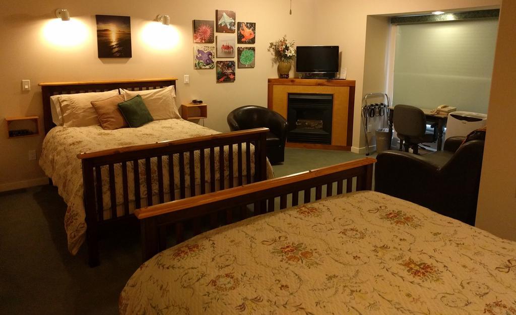 Cedar Wood Lodge Bed & Breakfast Inn Port Alberni Dış mekan fotoğraf
