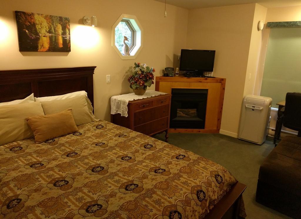 Cedar Wood Lodge Bed & Breakfast Inn Port Alberni Dış mekan fotoğraf