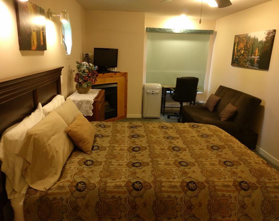 Cedar Wood Lodge Bed & Breakfast Inn Port Alberni Dış mekan fotoğraf