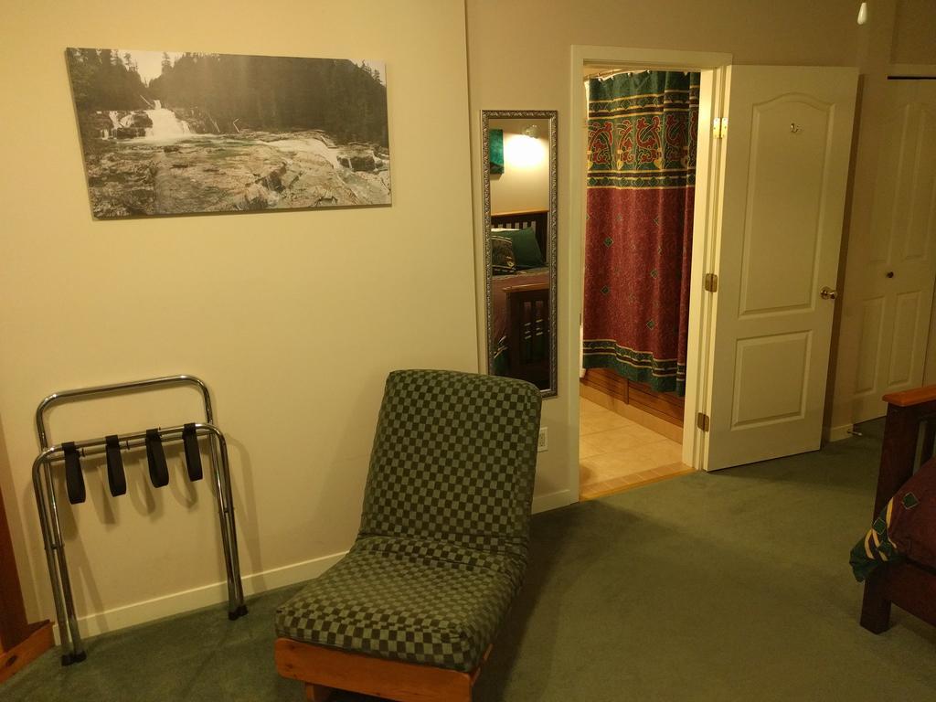 Cedar Wood Lodge Bed & Breakfast Inn Port Alberni Dış mekan fotoğraf