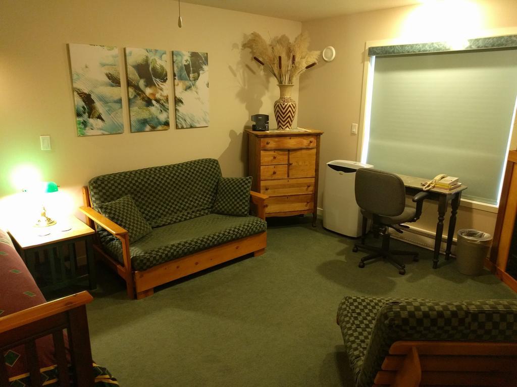 Cedar Wood Lodge Bed & Breakfast Inn Port Alberni Dış mekan fotoğraf