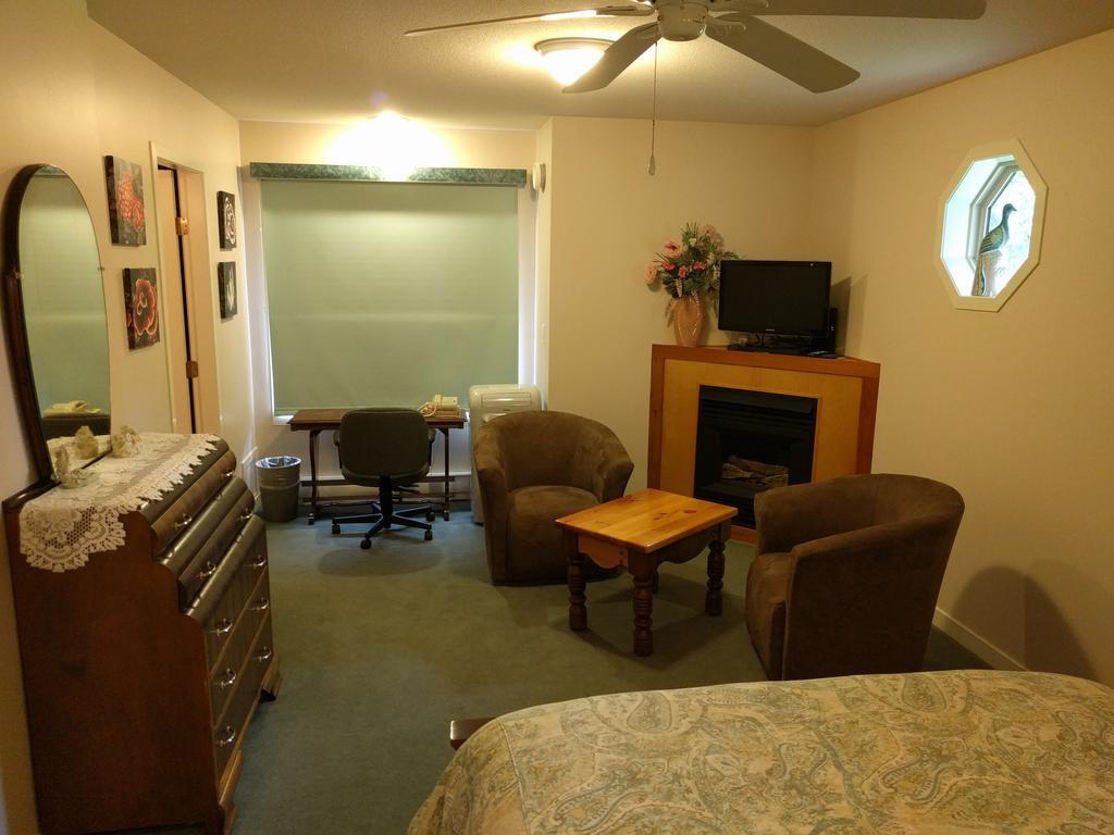 Cedar Wood Lodge Bed & Breakfast Inn Port Alberni Dış mekan fotoğraf