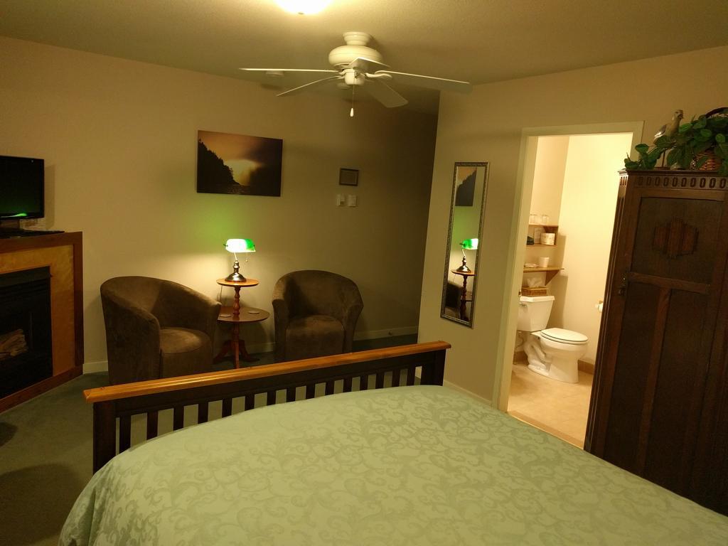 Cedar Wood Lodge Bed & Breakfast Inn Port Alberni Dış mekan fotoğraf