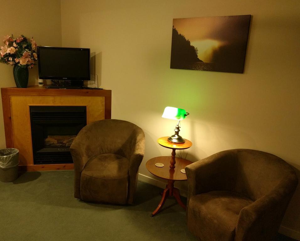 Cedar Wood Lodge Bed & Breakfast Inn Port Alberni Dış mekan fotoğraf