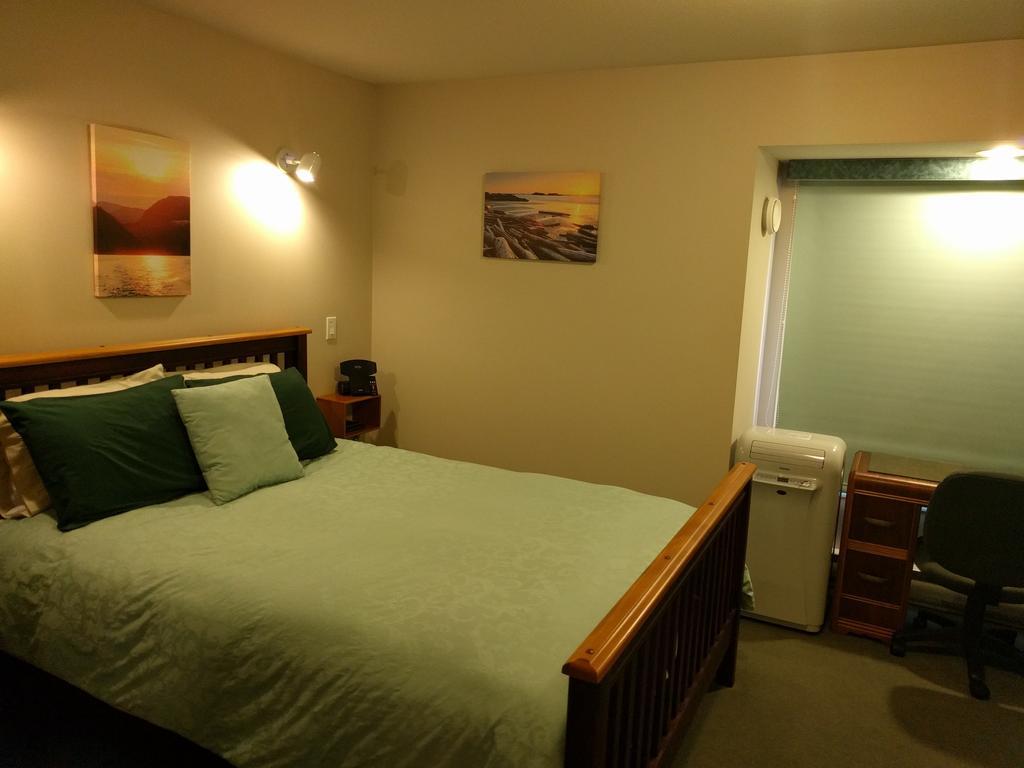 Cedar Wood Lodge Bed & Breakfast Inn Port Alberni Dış mekan fotoğraf