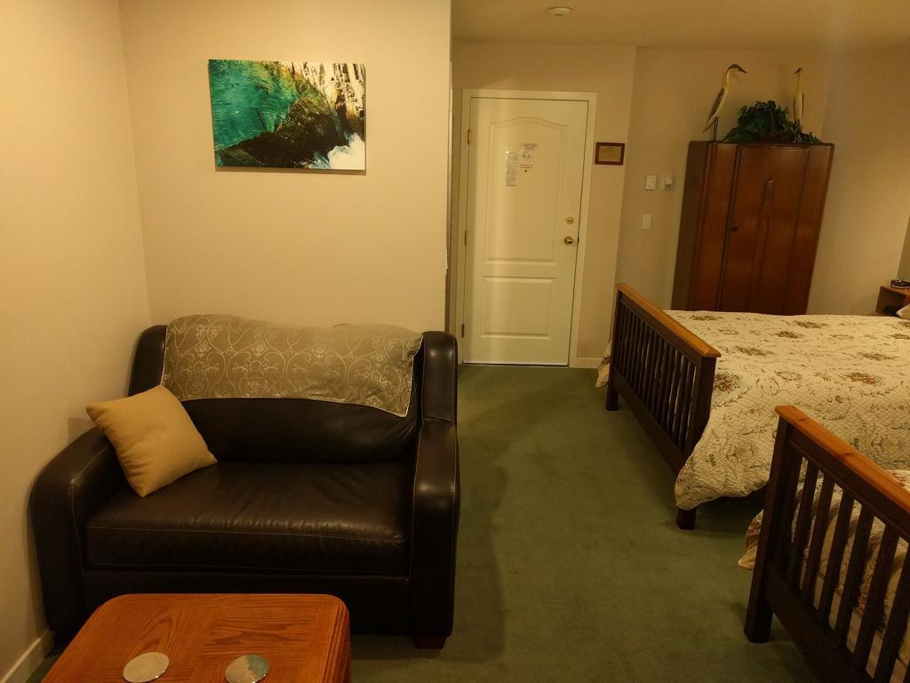 Cedar Wood Lodge Bed & Breakfast Inn Port Alberni Dış mekan fotoğraf