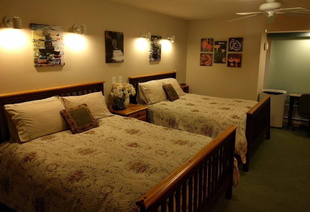 Cedar Wood Lodge Bed & Breakfast Inn Port Alberni Dış mekan fotoğraf