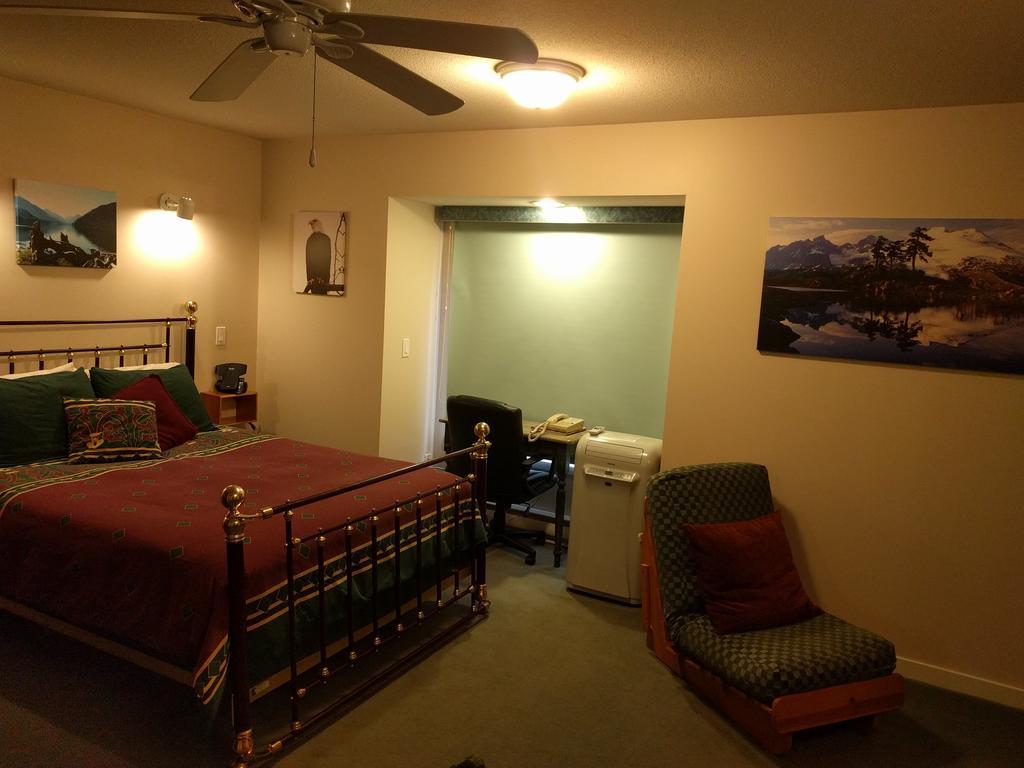 Cedar Wood Lodge Bed & Breakfast Inn Port Alberni Dış mekan fotoğraf