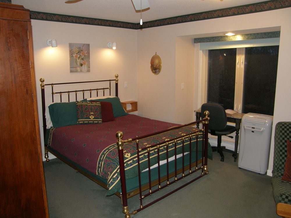 Cedar Wood Lodge Bed & Breakfast Inn Port Alberni Dış mekan fotoğraf