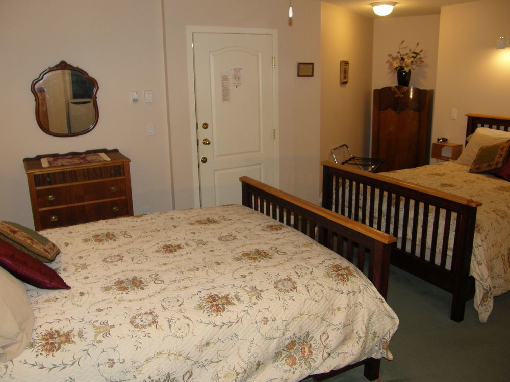 Cedar Wood Lodge Bed & Breakfast Inn Port Alberni Dış mekan fotoğraf