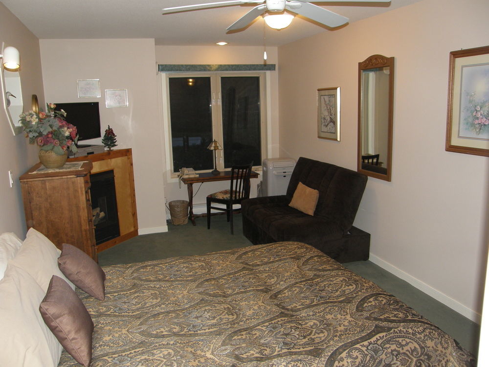 Cedar Wood Lodge Bed & Breakfast Inn Port Alberni Dış mekan fotoğraf