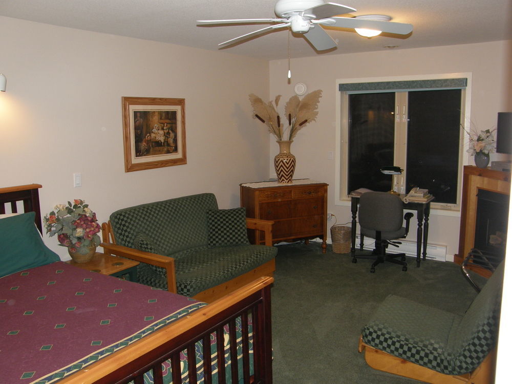 Cedar Wood Lodge Bed & Breakfast Inn Port Alberni Dış mekan fotoğraf