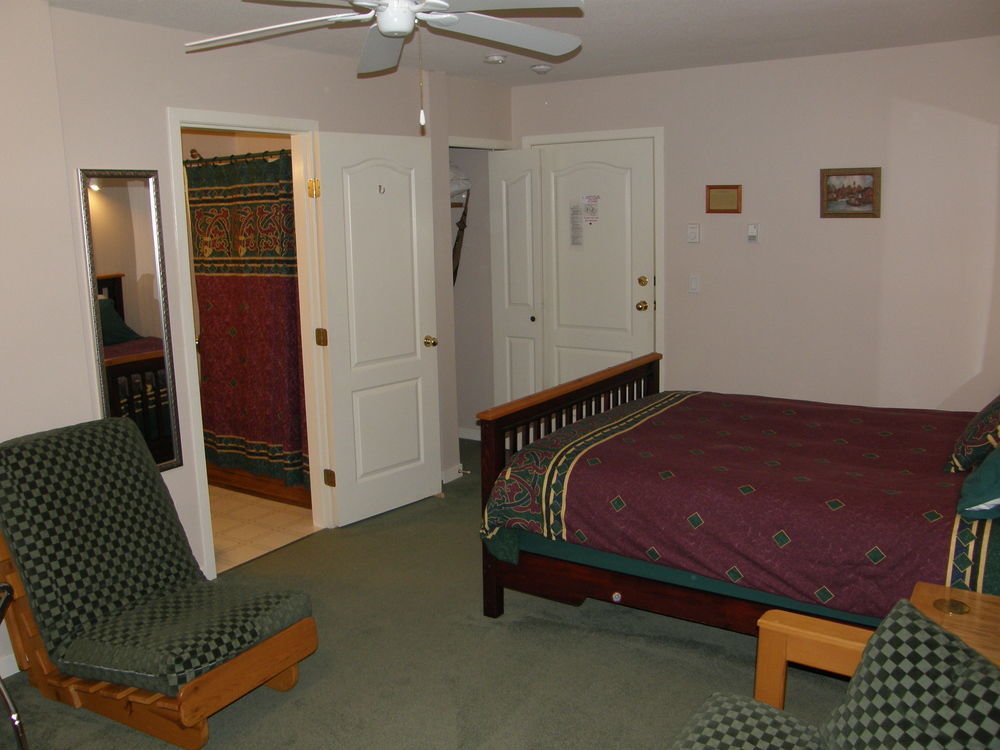Cedar Wood Lodge Bed & Breakfast Inn Port Alberni Dış mekan fotoğraf