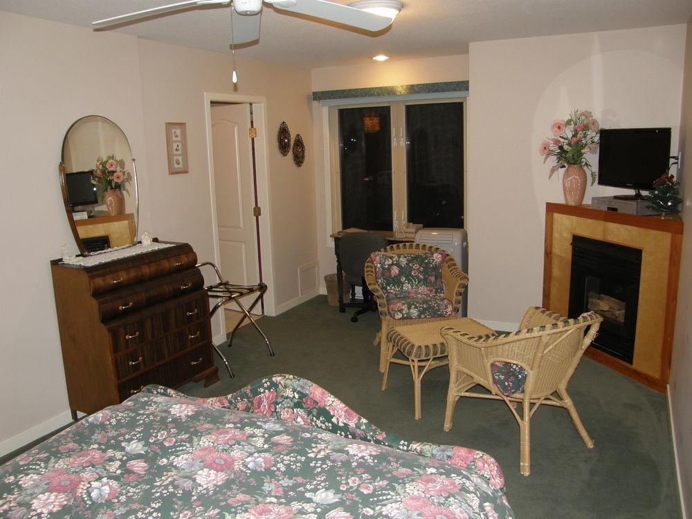 Cedar Wood Lodge Bed & Breakfast Inn Port Alberni Dış mekan fotoğraf